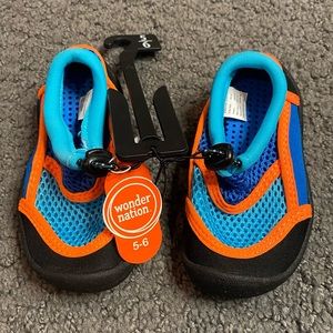 Wonder Nation Boys Blue Orange Aqua Socks Water Shoes Beach Size 5-6 New